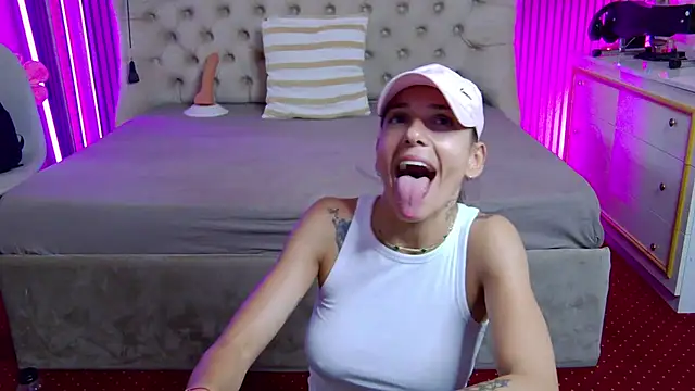 PlayfulShow Chat XXX live