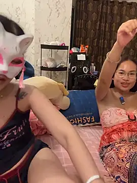 Ponthipn Live XXX chat