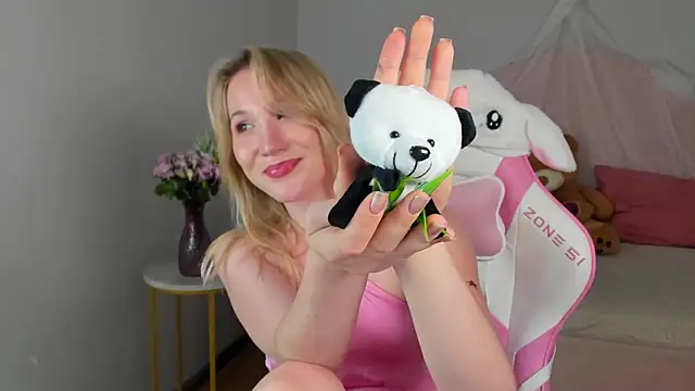 ElaraVoltagen Live XXX chat