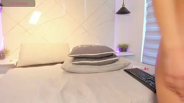 SARAH_COLLENS_ Adlı Modelin Canlı XXX Sohbeti