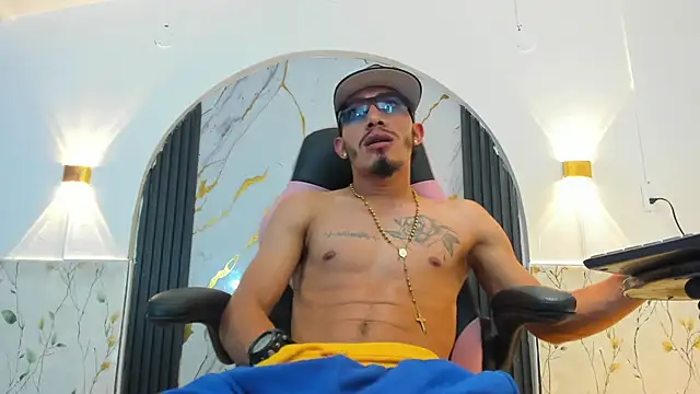 צ'אט XXX בשידור חי של Dominant_kiing