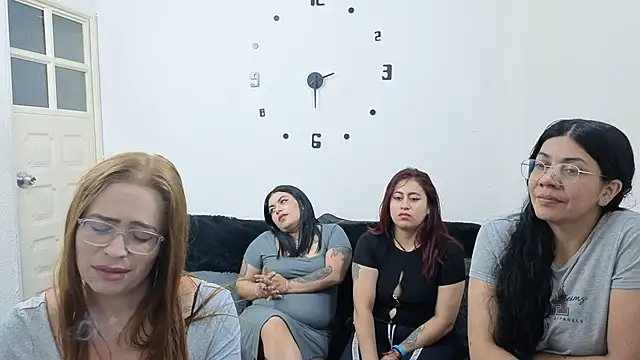 lesb_milf 即時 XXX 聊天