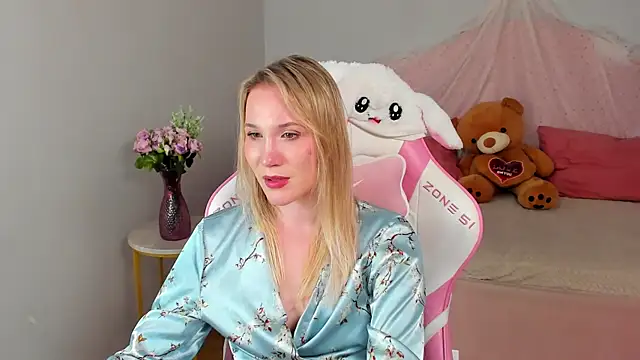 Chat +18 de ElaraVoltage ao vivo