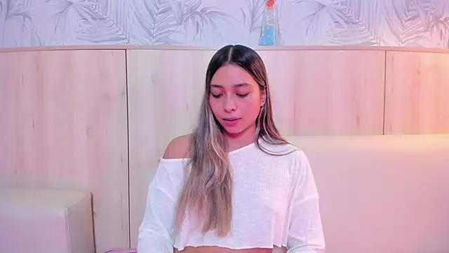 SophieBenson Adlı Modelin Canlı XXX Sohbeti