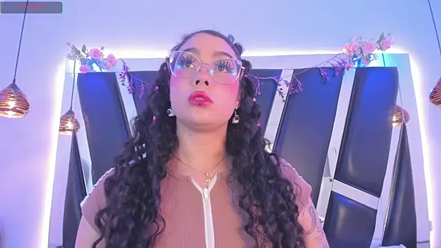 antonelllepiercee Adlı Modelin Canlı XXX Sohbeti