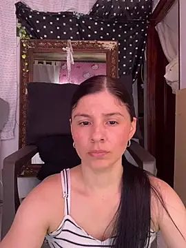 Estefani_32 Live XXX-Chat