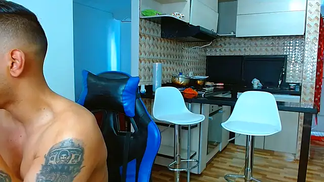 big--boss Live XXX Chat