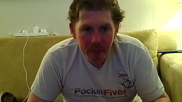 9VOLTT élő XXX-chatje