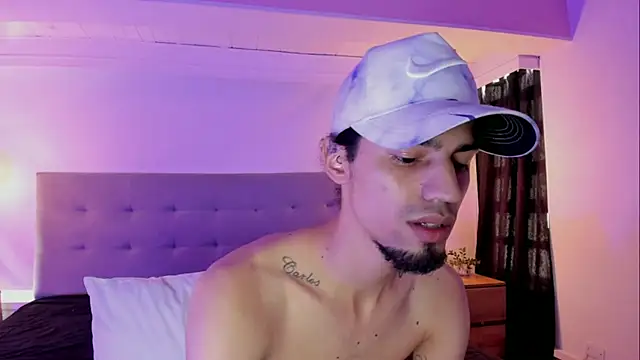 XXX chat uživo modela MichaelEvanss_