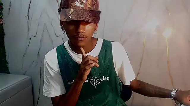 XXX chat uživo modela ManSant
