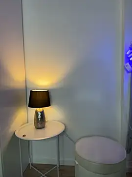 Chatroom XXX en direct de Mira_Luna