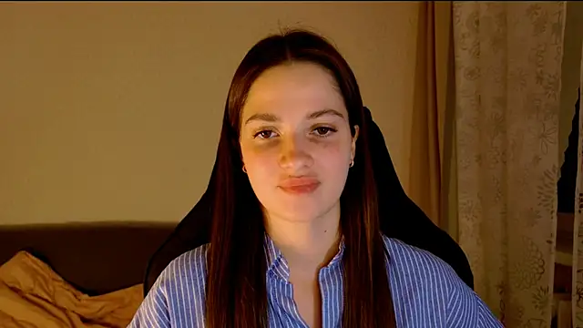 KiraVair élő XXX-chatje