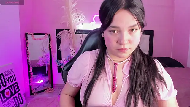 Julieth_Caandy's Live XXX Chat