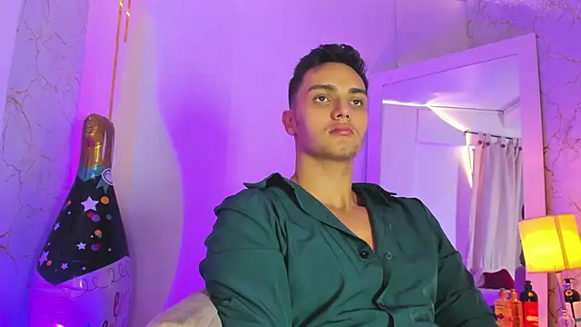 Chat XXX ao vivo de andrewevans46