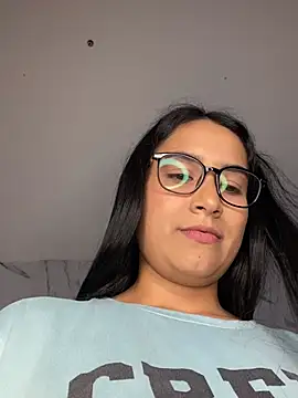 Val12777 Live XXX Chat