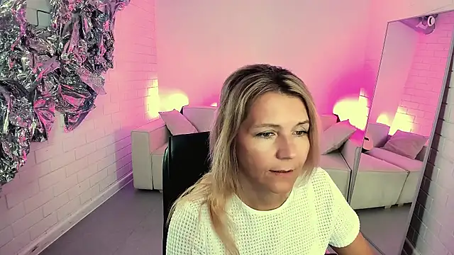 Chat +18 de NicoleHitman ao vivo