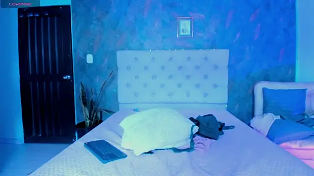 lily_rose1's Live XXX Chat