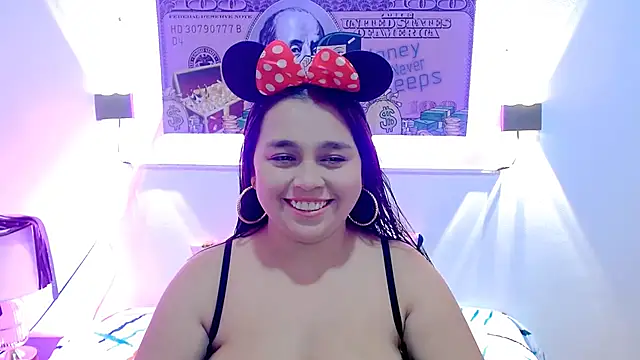 nikol_hot18 Adlı Modelin Canlı XXX Sohbeti