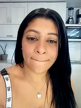 Lashmy111 élő XXX-chatje