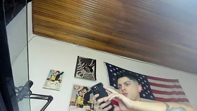 Czat XXX na żywo – charlie_hotxxx