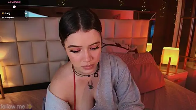 emmy_wattsoon Adlı Modelin Canlı XXX Sohbeti
