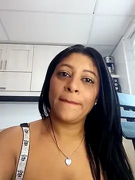 Lashmy111 – Naživo XXX chat
