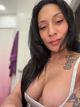 FerrariFrench Chat XXX live