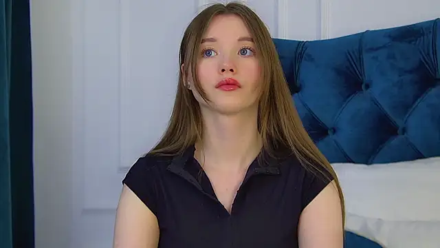 KeiraAsti élő XXX-chatje