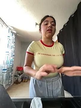Charlyy1703's Live XXX Chat