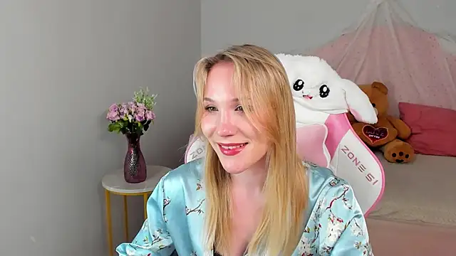 ElaraVoltage live XXX chat