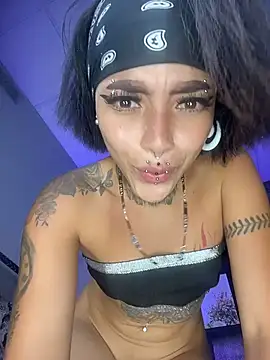 แชท XXX สดของ TattooraXXX