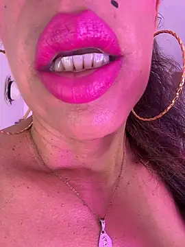 צ'אט XXX בשידור חי של YOURSDEBORA