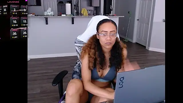 Chat XXX en directo de ReeseZen