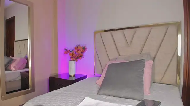 KatherinSky Adlı Modelin Canlı XXX Sohbeti