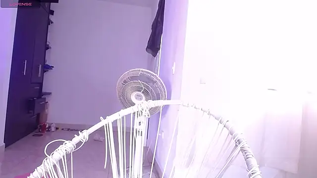 Leslie_Bussh_'s Live XXX Chat