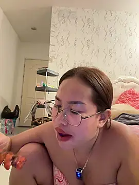 Ponthip live XXX chat