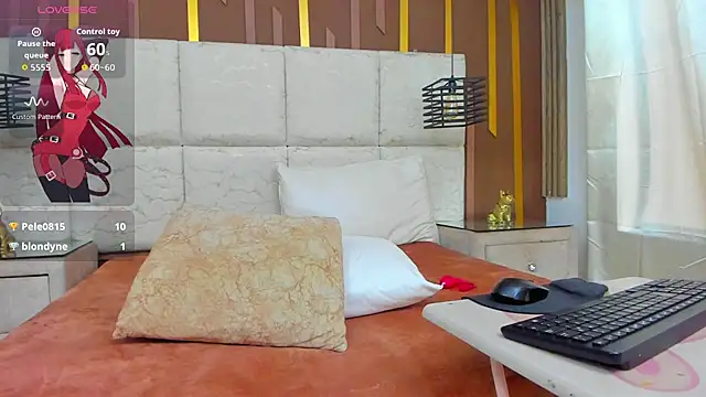 MiaCours Adlı Modelin Canlı XXX Sohbeti