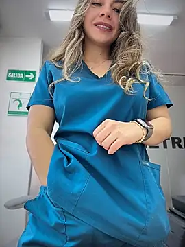 alicee16 Adlı Modelin Canlı XXX Sohbeti