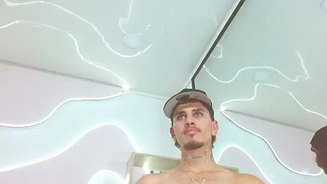 DanntheStiff's Live XXX Chat