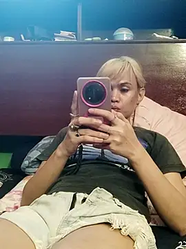 Онлайн чат XXX QueenSoreal
