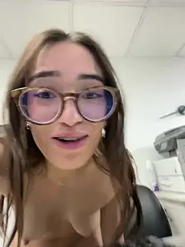 Chatroom XXX en direct de Sweet_Milaa1