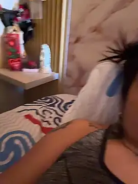 Siri_LuxxのライブXXXチャット