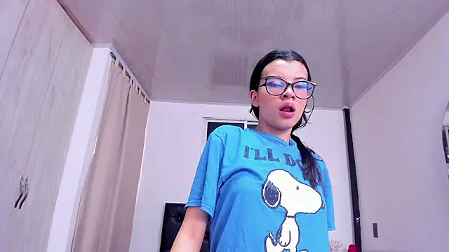 pinky_f00x's Live XXX Chat