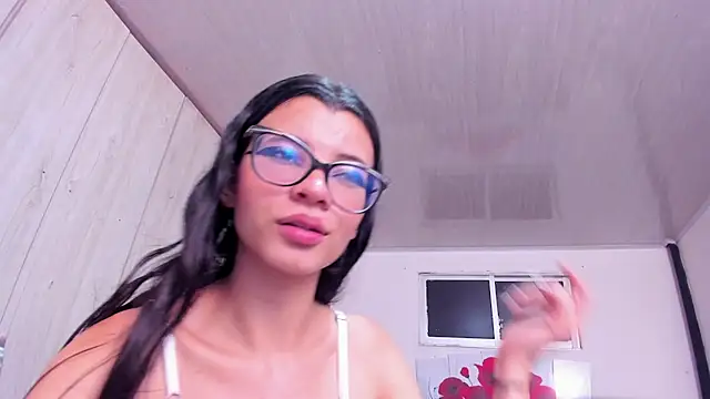 pinky_f00x Live XXX Chat