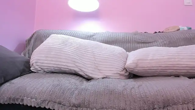 XXX chat uživo modela Hiyakasudere