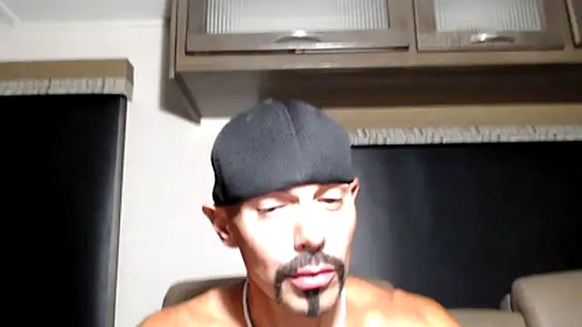 ThickD2C XXX чат на живо
