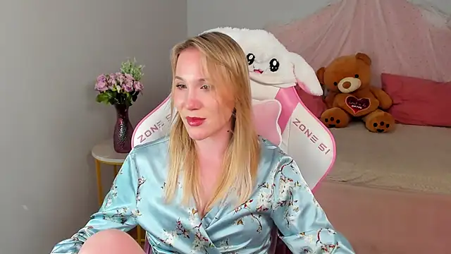 ElaraVoltage XXX чат на живо