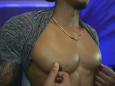 Онлайн чат XXX LoganVarela