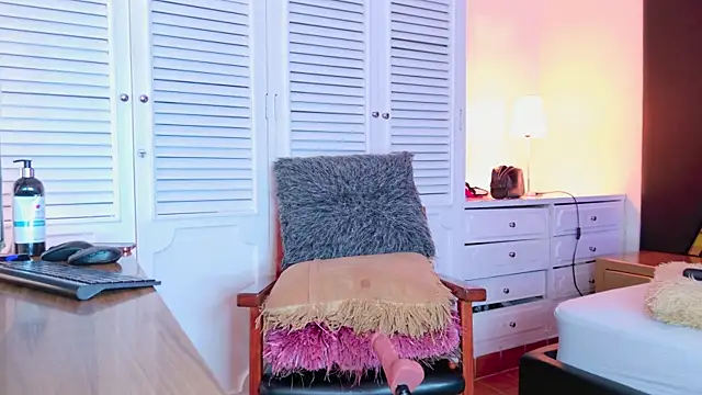 Živý XXX chat Adel_Nesbiit