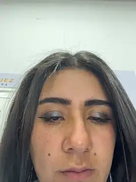 CAROLINE__07 Adlı Modelin Canlı XXX Sohbeti